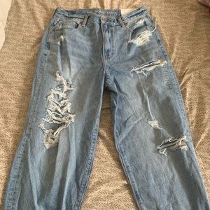 AMERICAN EAGLE New Mom Jeans with Label size 6